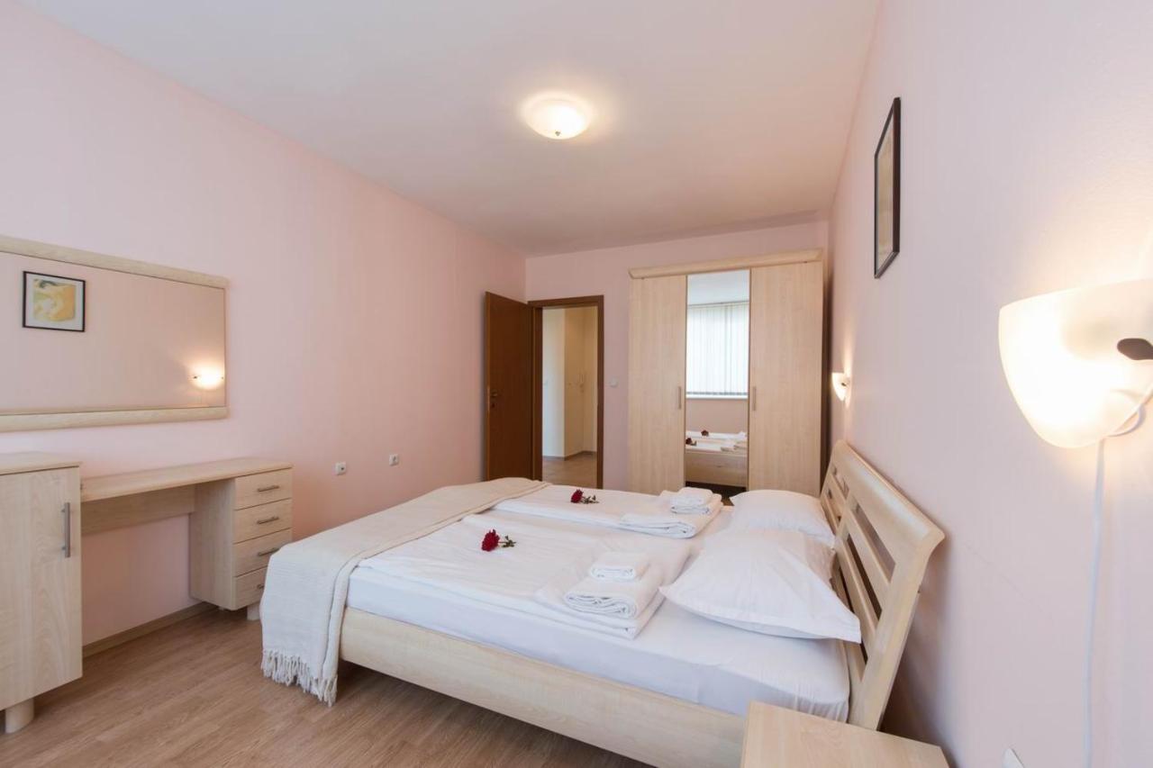 Gt Riviera Fort Beach Apartments Ravda Exteriér fotografie